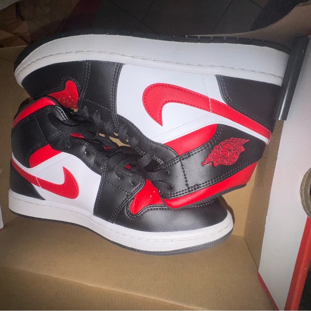 Nike Men's Black, Red, and White Flight Sneakers
